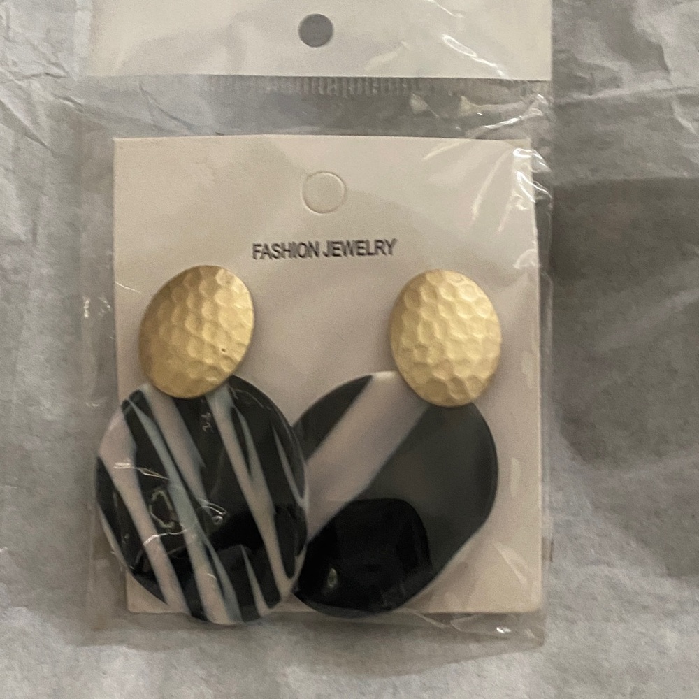 Gold and Black Fashion Jewelry Earrings